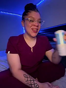 QueenNuttCollector online show from 12.20.25