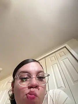 QueenNuttCollector online show from 03.22.26