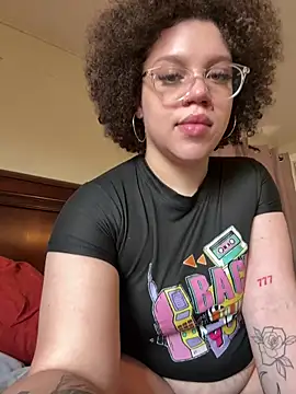 QueenNuttCollector online show from 03.25.26