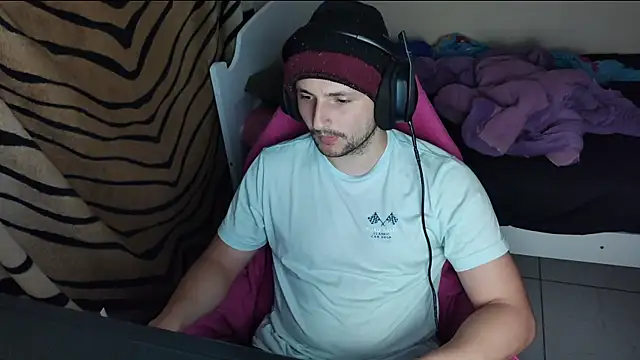 Snapshot of iurytx chatting on 02.14.25 iurytx online show from 02.14.25