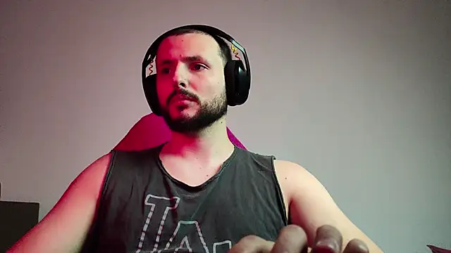 Snapshot of iurytx chatting on 09.18.25 iurytx online show from 09.18.25