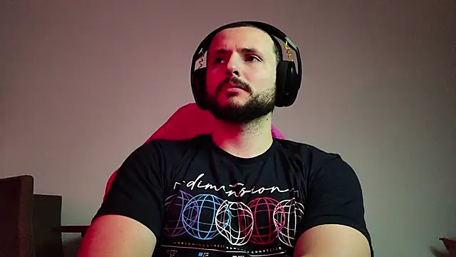 Snapshot of iurytx chatting on 09.25.25 iurytx online show from 09.25.25