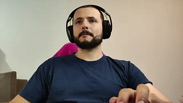 Snapshot of iurytx chatting on 09.28.25 iurytx online show from 09.28.25