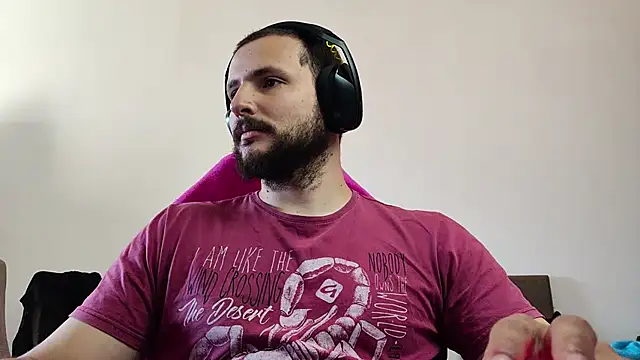 Snapshot of iurytx chatting on 10.24.25 iurytx online show from 10.24.25