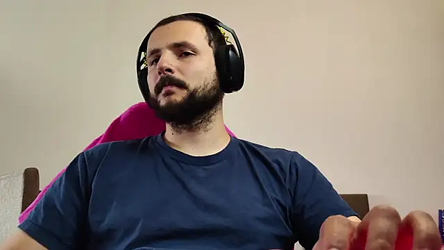 Snapshot of iurytx chatting on 10.26.25 iurytx online show from 10.26.25