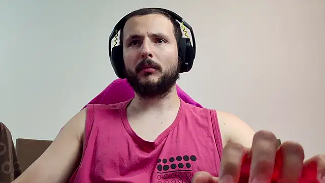 Snapshot of iurytx chatting on 10.31.25 iurytx online show from 10.31.25