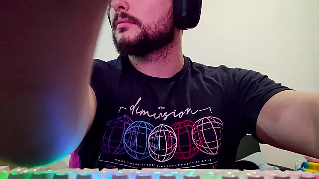 Snapshot of iurytx chatting on 11.26.25 iurytx online show from 11.26.25