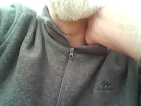 Snapshot of xcimeru chatting on 02.11.25 xcimeru online show from 02.11.25