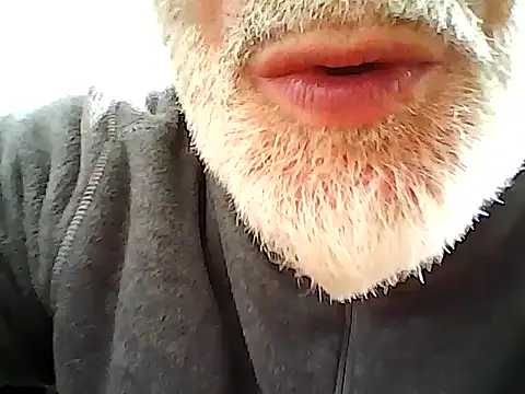 Snapshot of xcimeru chatting on 03.05.25 xcimeru online show from 03.05.25