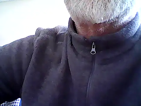 Snapshot of xcimeru chatting on 03.19.25 xcimeru online show from 03.19.25