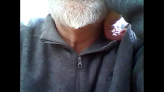 Snapshot of xcimeru chatting on 09.10.25 xcimeru online show from 09.10.25