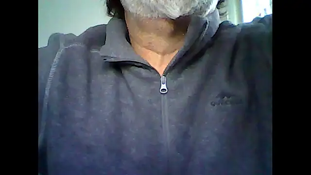 Snapshot of xcimeru chatting on 09.30.25 xcimeru online show from 09.30.25