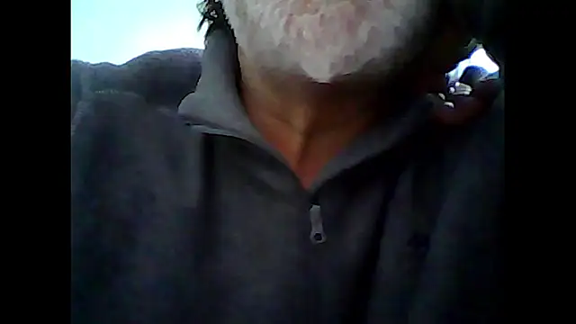 Snapshot of xcimeru chatting on 10.02.25 xcimeru online show from 10.02.25