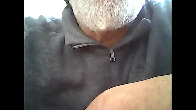 Snapshot of xcimeru chatting on 10.08.25 xcimeru online show from 10.08.25