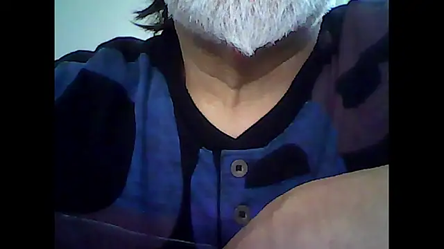 Snapshot of xcimeru chatting on 10.18.25 xcimeru online show from 10.18.25