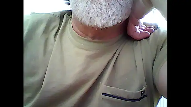 Snapshot of xcimeru chatting on 10.20.25 xcimeru online show from 10.20.25