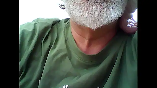 Snapshot of xcimeru chatting on 10.21.25 xcimeru online show from 10.21.25