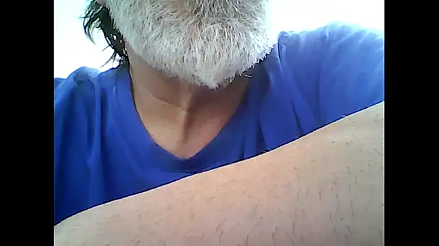 Snapshot of xcimeru chatting on 10.22.25 xcimeru online show from 10.22.25