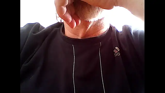 Snapshot of xcimeru chatting on 10.24.25 xcimeru online show from 10.24.25