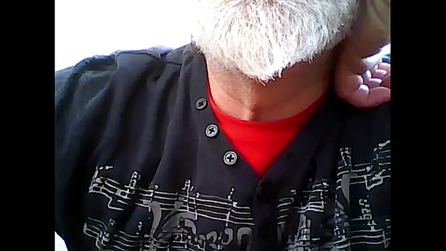 Snapshot of xcimeru chatting on 11.15.25 xcimeru online show from 11.15.25