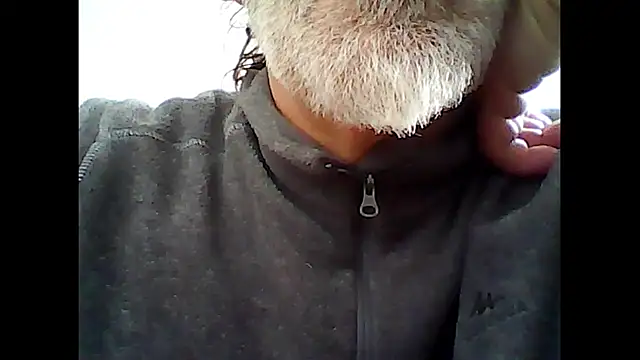 Snapshot of xcimeru chatting on 11.16.25 xcimeru online show from 11.16.25