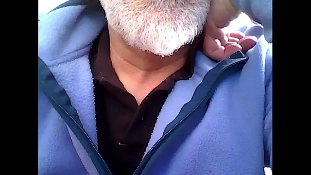 Snapshot of xcimeru chatting on 11.17.25 xcimeru online show from 11.17.25