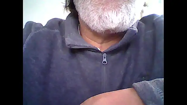 Snapshot of xcimeru chatting on 11.19.25 xcimeru online show from 11.19.25