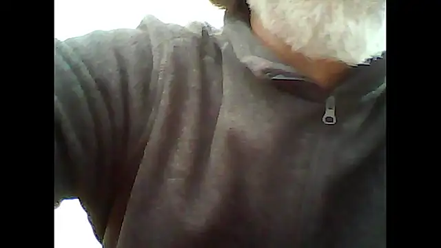 Snapshot of xcimeru chatting on 11.21.25 xcimeru online show from 11.21.25