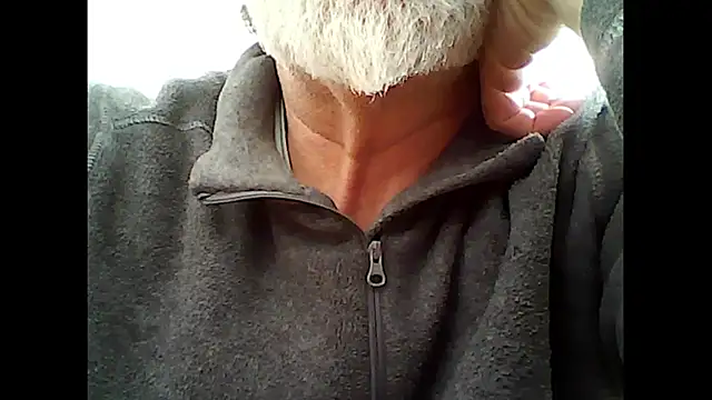 Snapshot of xcimeru chatting on 11.28.25 xcimeru online show from 11.28.25