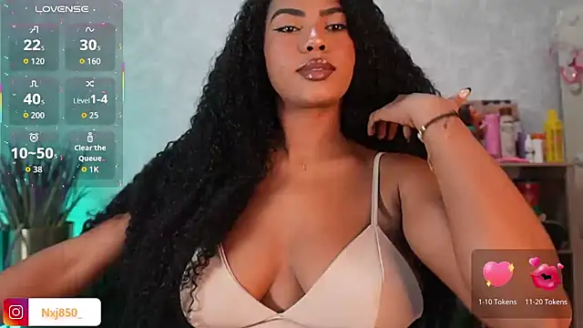 HOTBLACKANDWHITE2 online show from 02.19.26