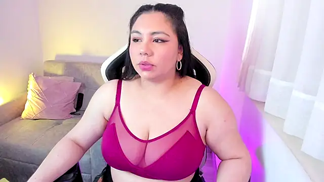 Snapshot of ambar-wells chatting on 11.04.25 ambar-wells online show from 11.04.25