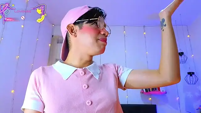 Snapshot of Ariel_Femboy_ chatting on 01.18.26 Ariel Femboy online show from 01.18.26