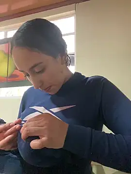 Vaiolet a online show from 03.12.25