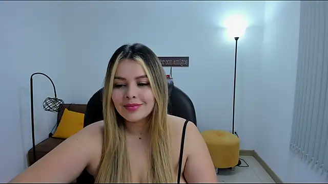 Snapshot of camiilaa1 chatting on 02.09.25 camiilaa1 online show from 02.09.25