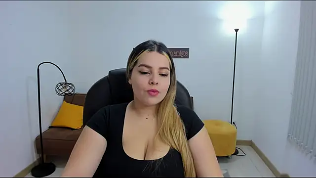 Snapshot of camiilaa1 chatting on 02.10.25 camiilaa1 online show from 02.10.25