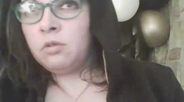 Snapshot of deluxpussy chatting on 03.04.25 deluxpussy online show from 03.04.25