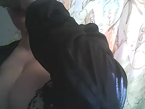 Snapshot of deluxpussy chatting on 09.23.25 deluxpussy online show from 09.23.25