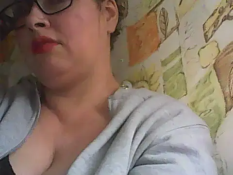 Snapshot of deluxpussy chatting on 10.08.25 deluxpussy online show from 10.08.25