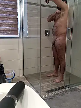 Nikeyone2 online show from 11.24.25