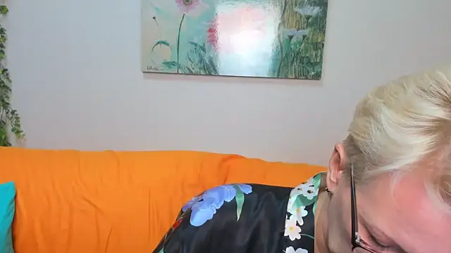 iamyourdream89 online show from 10.18.25