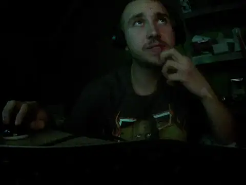 Snapshot of capoloveu chatting on 11.20.25 capoloveu online show from 11.20.25