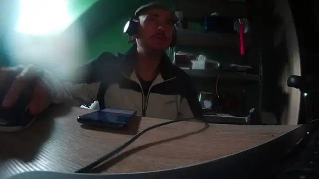 Snapshot of capoloveu chatting on 11.29.25 capoloveu online show from 11.29.25