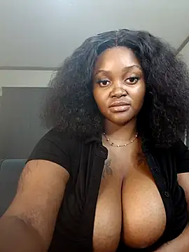 Snapshot of Yung-Missy chatting on 11.23.25 Yung-Missy online show from 11.23.25