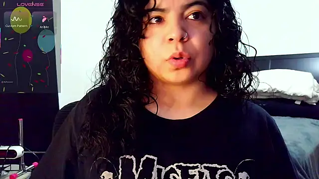 kimmiakiss22 online show from 11.25.25