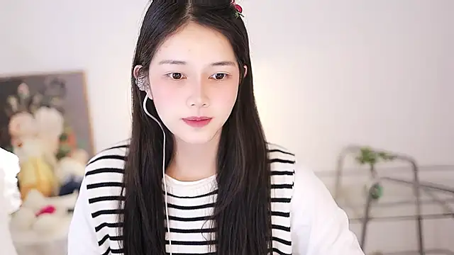 Snapshot of Judy520 chatting on 02.18.25 Judy520 online show from 02.18.25