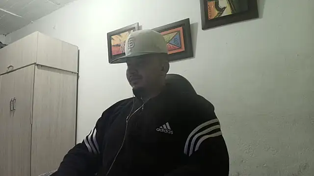 Snapshot of myke_andrade chatting on 10.10.25 myke andrade online show from 10.10.25