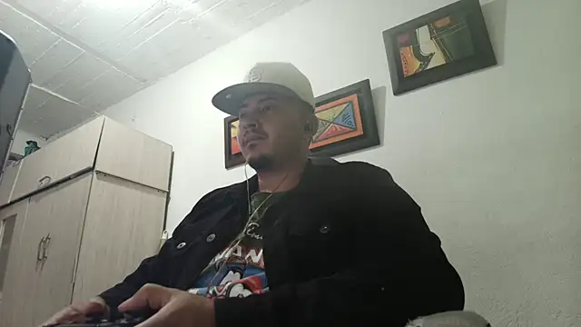 Snapshot of myke_andrade chatting on 10.11.25 myke andrade online show from 10.11.25