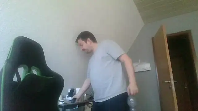 Snapshot of Golffahrer1982 chatting on 01.17.26 Golffahrer1982 online show from 01.17.26