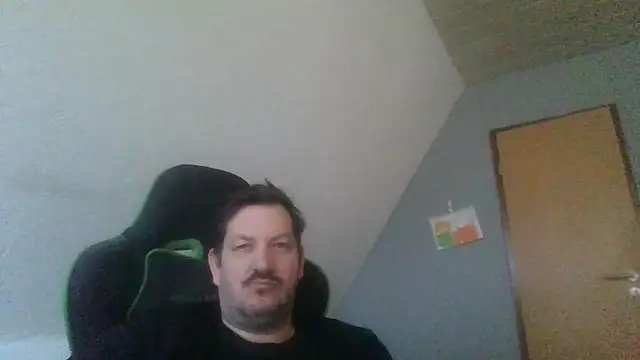 Snapshot of Golffahrer1982 chatting on 02.11.26 Golffahrer1982 online show from 02.11.26