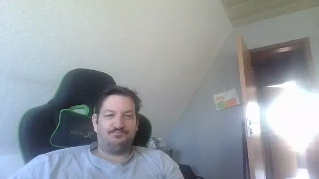 Snapshot of Golffahrer1982 chatting on 02.27.26 Golffahrer1982 online show from 02.27.26